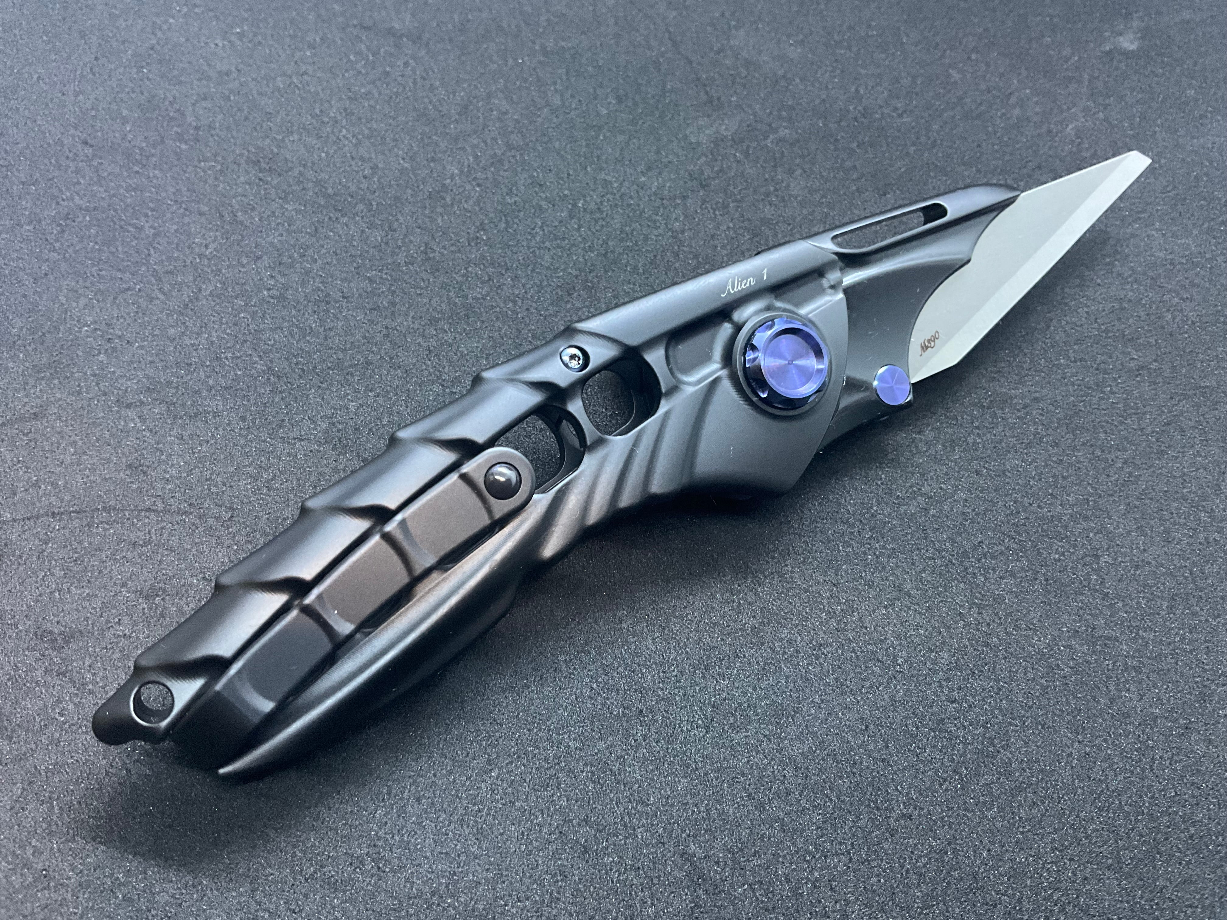 Rike Knife - Alien 1 + Fully Serrated Blade (updated version)