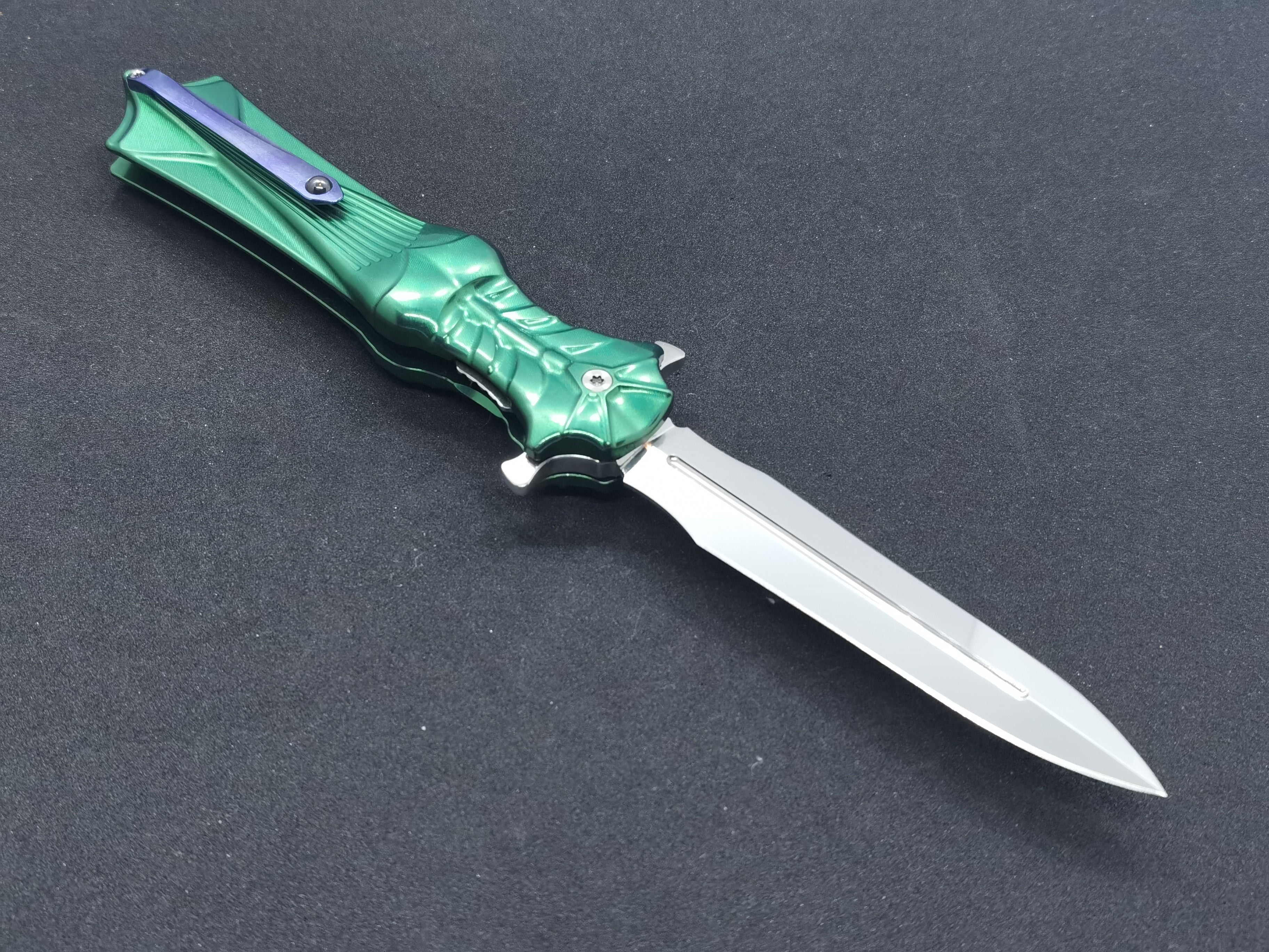 Rike Knife - Amulet