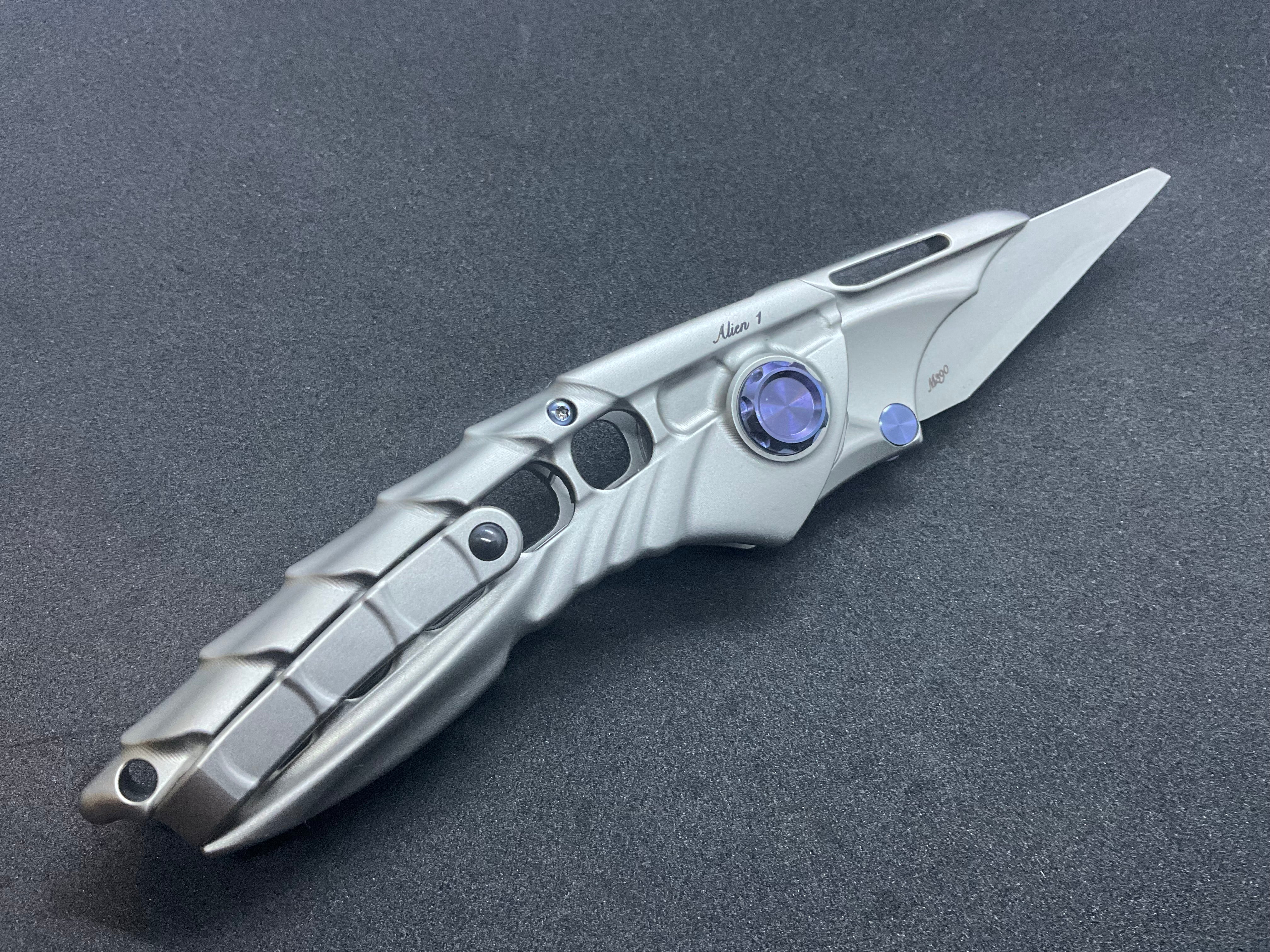 Rike Knife - Alien 1 + Fully Serrated Blade (updated version)